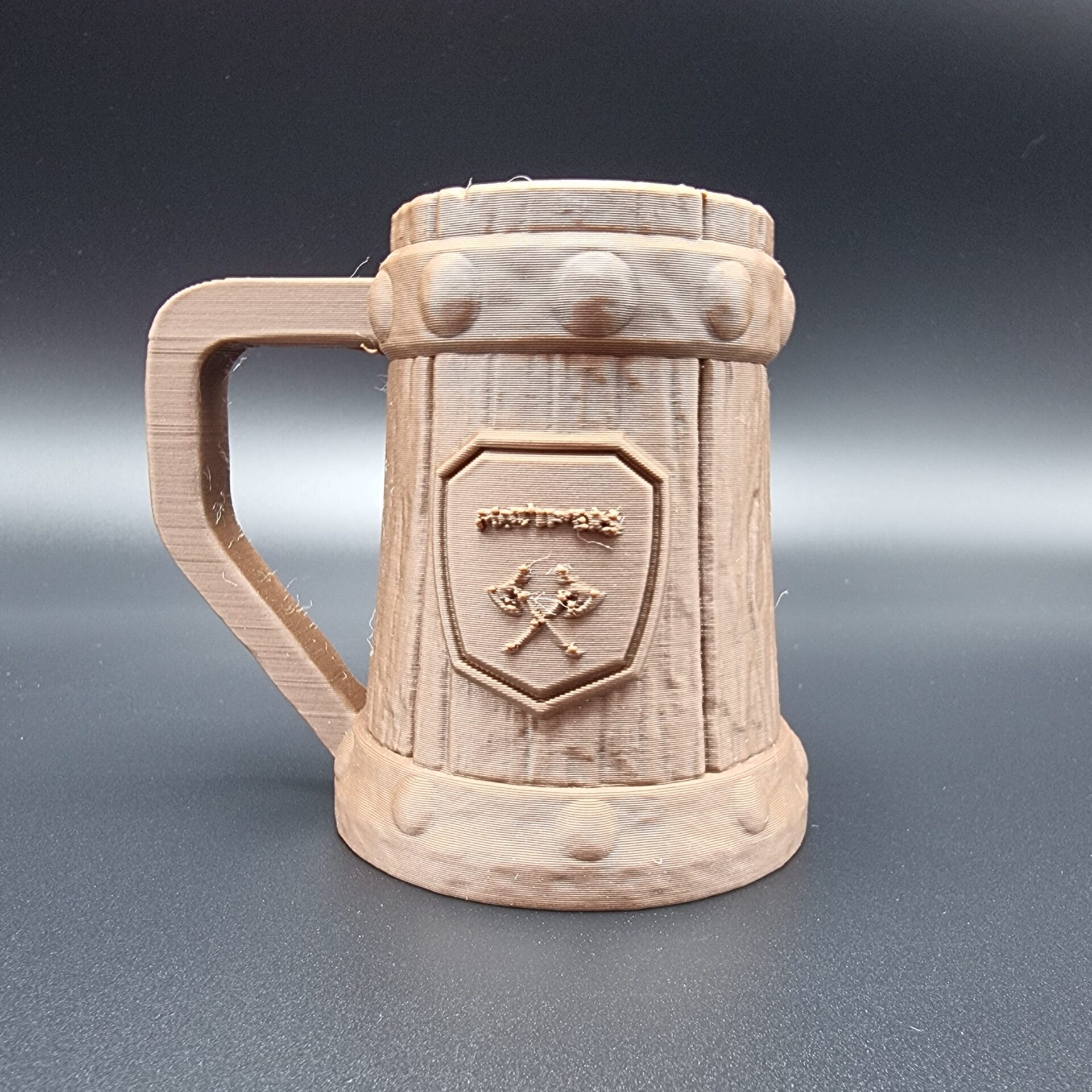 3D výtisk středověkého korbelu z dřevěného filamentu