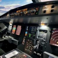 Kokpit dopravního letadla AIRBUS A320